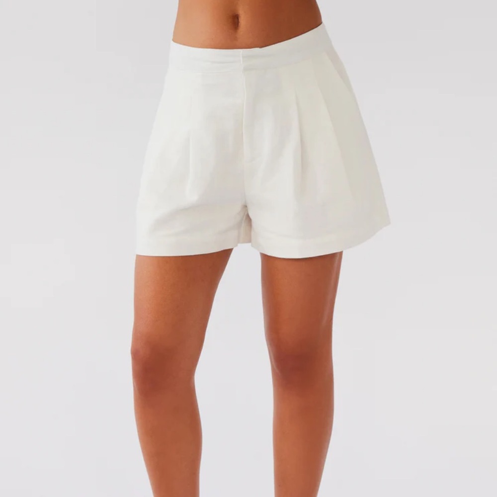 Born For Bordeaux Linen Shorts - White